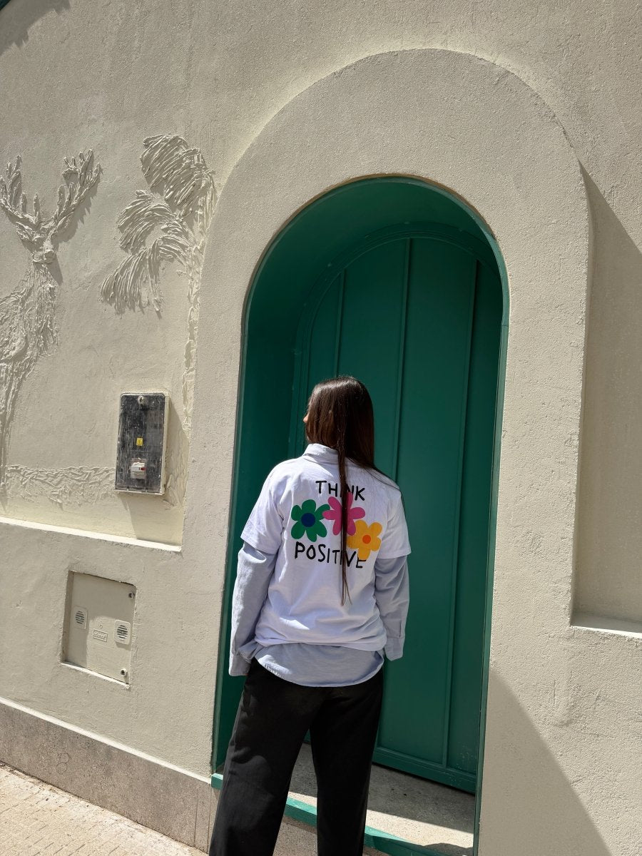 Polera Think Positive - Boxyfit - Wisteria Chile - Polera Think Positive - Boxyfit