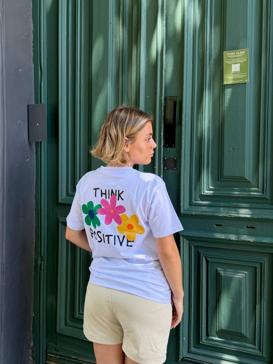 Polera Think Positive - Boxyfit - Wisteria Chile - Polera Think Positive - Boxyfit
